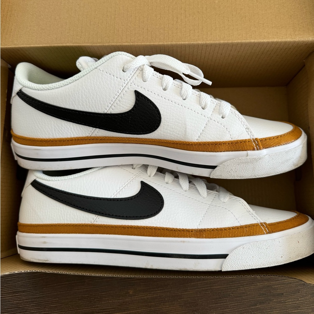 Nike Court Legacy